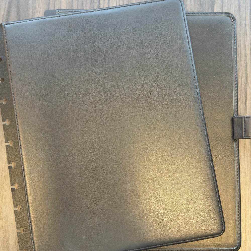 Black Levenger Circa leather cover
